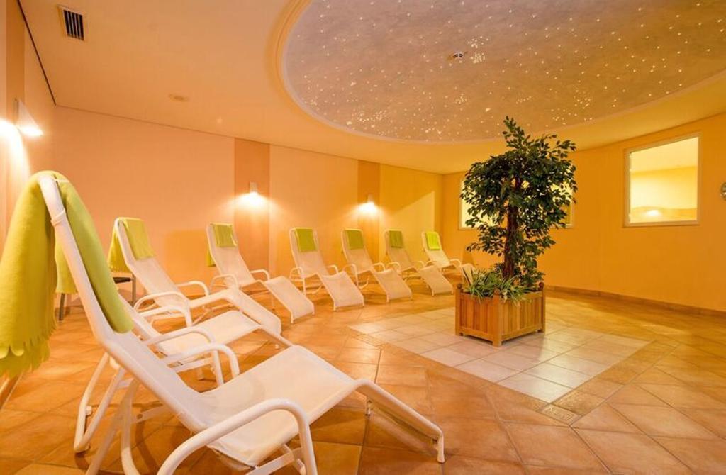 Maifeld Sport- Und Tagungshotel Верл Екстериор снимка