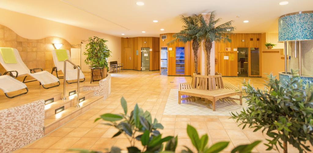 Maifeld Sport- Und Tagungshotel Верл Екстериор снимка