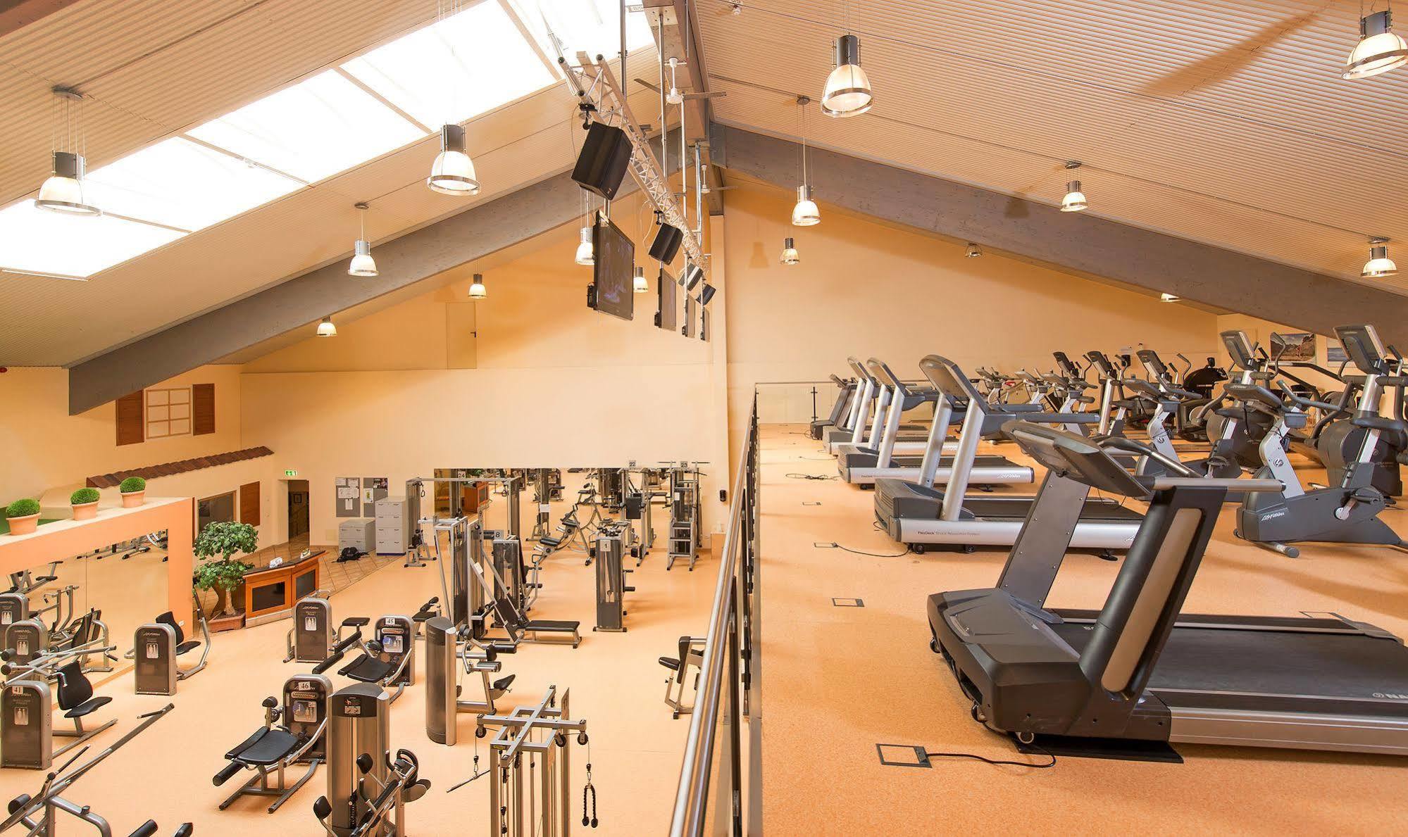 Maifeld Sport- Und Tagungshotel Верл Екстериор снимка