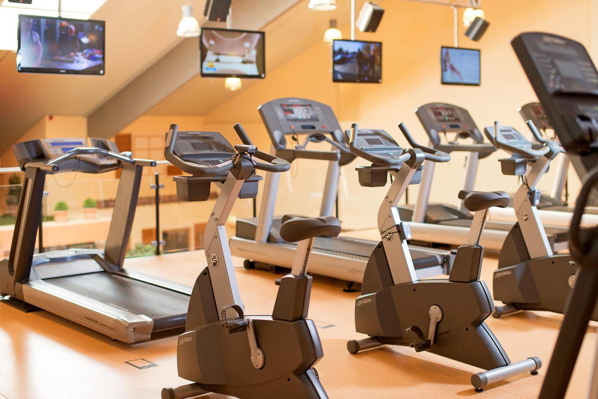 Maifeld Sport- Und Tagungshotel Верл Екстериор снимка