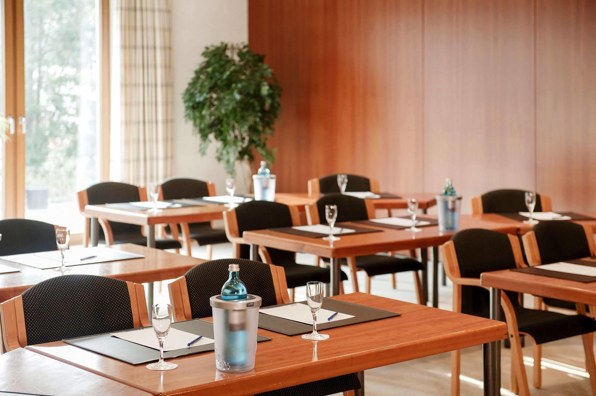 Maifeld Sport- Und Tagungshotel Верл Екстериор снимка