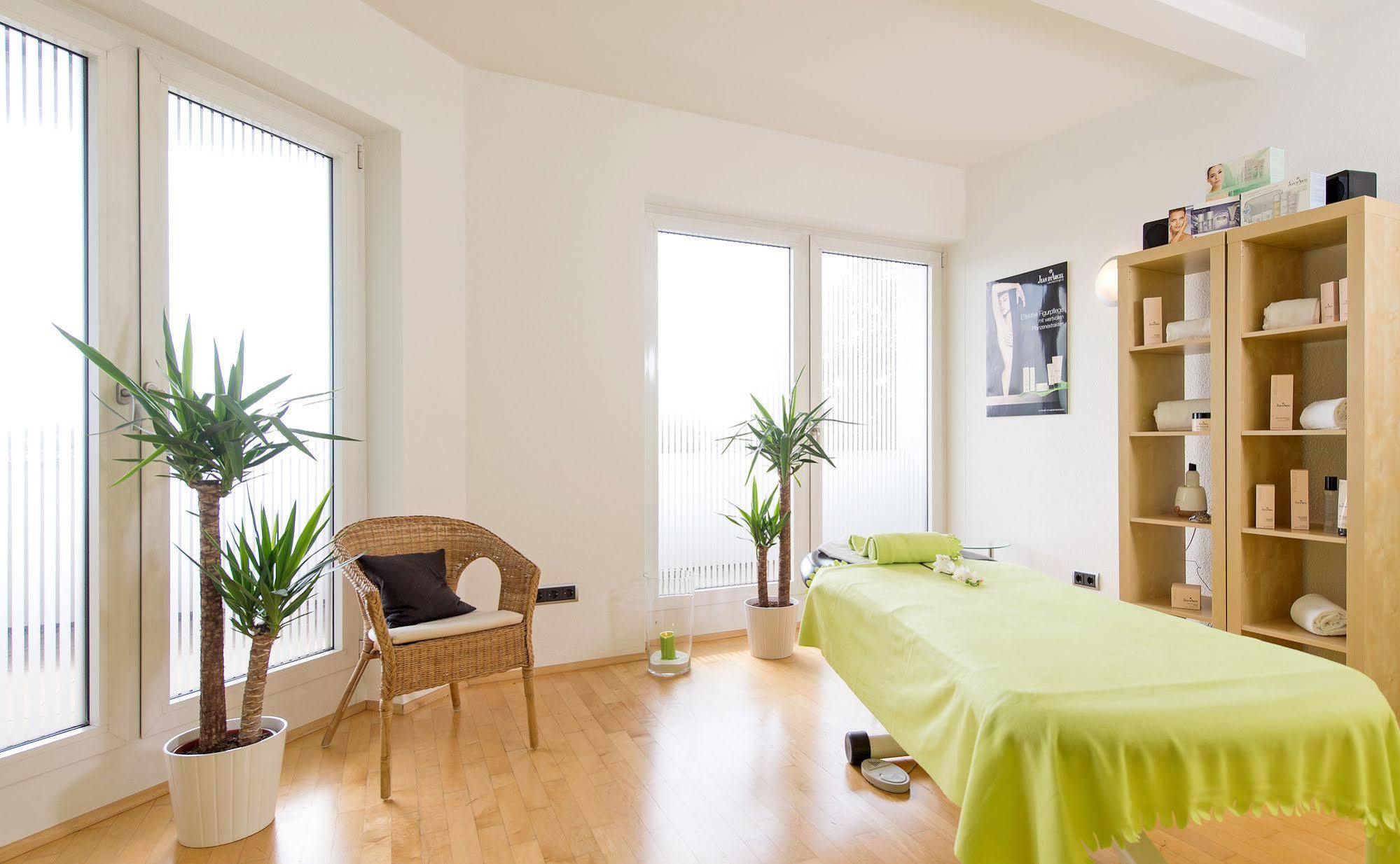 Maifeld Sport- Und Tagungshotel Верл Екстериор снимка